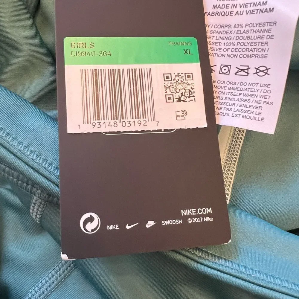 NWT Nike Dri-Fit girls two tone training leggings tights. Size XL. Tights fit.